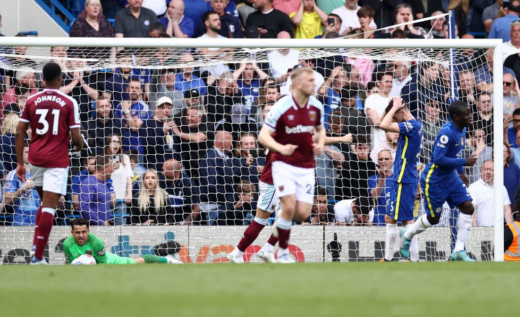 LONDON, ENGLAND - APRIL 24: Jorginho of Chelsea has their penalty saved by Lukasz Fabianski of West Ham United (not pictured) during the Premier League match between Chelsea and West Ham United at Stamford Bridge on April 24, 2022 in London, England. (Photo by Clive Rose/Getty Images)