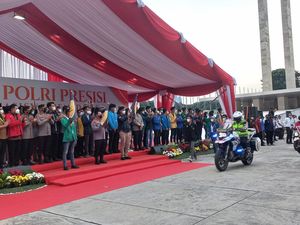 Kapolri Salurkan 30 Ribu Bansos Bersama Mahasiswa dan Organisasi Pemuda