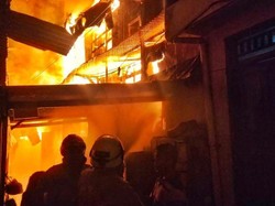 Api Padam, Kebakaran Pasar Gembrong Jaktim Sedang Proses Pendinginan