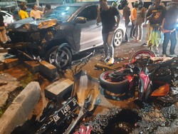 Tabrakan Mobil HRV vs Motor R25 di Jimbaran, 2 Orang Luka-luka