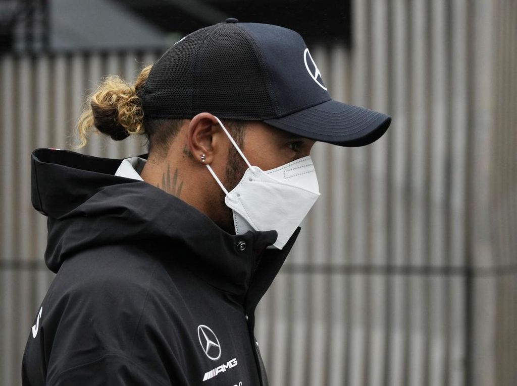 Lewis Hamilton Mulai Menyerah Kejar Juara Dunia F1 2022 Lewis Hamilton Mulai Menyerah Kejar Juara Dunia F1 2022