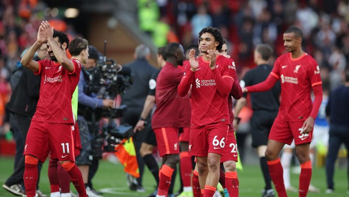 Soccer Football - Premier League - Liverpool v Everton - Anfield, Liverpool, Britain - April 24, 2022  Liverpools Mohamed Salah and Trent Alexander-Arnold applaud fans after the match REUTERS/Phil Noble EDITORIAL USE ONLY. No use with unauthorized audio, video, data, fixture lists, club/league logos or live services. Online in-match use limited to 75 images, no video emulation. No use in betting, games or single club /league/player publications.  Please contact your account representative for further details.
