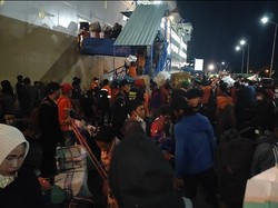 Malam-malam, Pemudik Membeludak di Pelabuhan Parepare