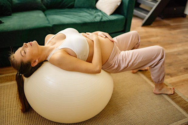 Senam kegel dapat bermanfaat bagi ibu hamil untuk proses persalinan