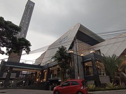 Pesona Kemegahan Masjid Al-Fattah Tulungagung Dihiasi Kiswah Kabah