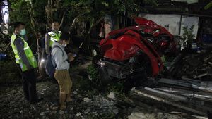 Mobil Ringsek Tertabrak Kereta di Surabaya, 3 Orang Tewas