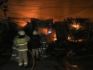 Usai 5 Jam Terbakar, Api di Pasar Gembrong Jaktim Padam