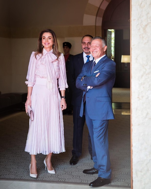 n Inspirasi baju lebaran ala Ratu Rania