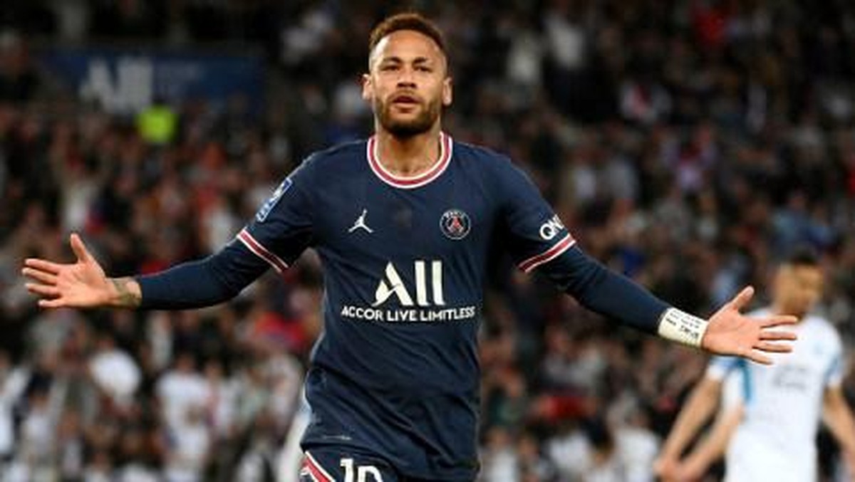Neymar tak ambil pusing dengan kritikan dari suporter PSG. Foto: AFP/FRANCK FIFE