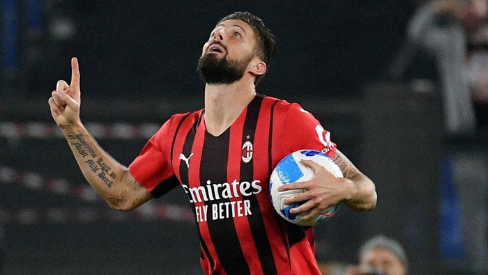 ROME, ITALY - APRIL 24: Olivier Giroud of AC Milan celebrates a first goal during the Serie A match between SS Lazio and AC Milan at Stadio Olimpico on April 24, 2022 in Rome, Italy. (Photo by Marco Rosi - SS Lazio/Getty Images)