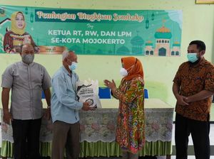 Pemkot Mojokerto Bagikan Paket Sembako ke Ketua RT/RW di 18 Kelurahan