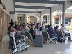 Pemudik Mulai Padati Stasiun Gubeng