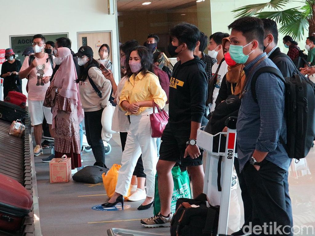 Pemudik Berdatangan di Bandara Yogyakarta