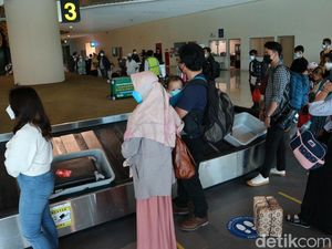 4 Trik Dapat Koper Lebih Cepat Saat Antre Bagasi, Sudah Tahu Belum? 4 Trik Dapat Koper Lebih Cepat Saat Antre Bagasi, Sudah Tahu Belum?