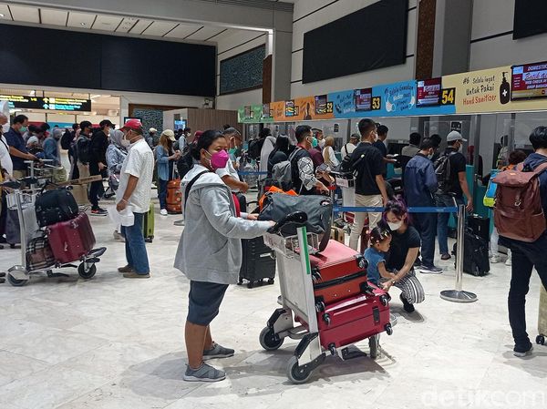 Pemudik Mulai Padati Bandara Soekarno-Hatta