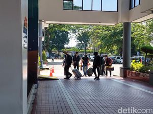 Pemudik Kaget Harga Tiket KA Meroket, Naik Hingga Rp 100 Ribu