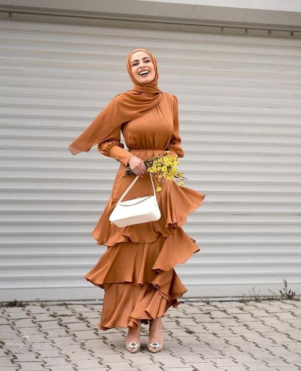Pilihan silky dress untuk busana Lebaran/Foto: Instagram/bisharry Pilihan silky dress untuk busana Lebaran