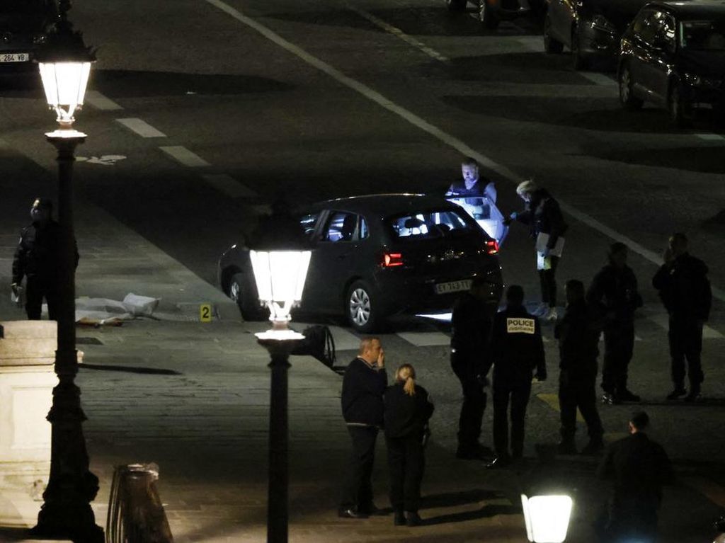 Hendak Tabrak Polisi, 2 Orang Ditembak Mati di Paris
