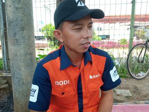 Porter di Bekasi Cerita Pilih Loncat dari Kereta Ketimbang Terbawa ke Cikampek