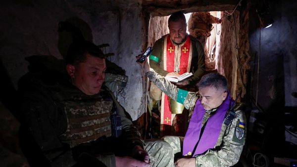 Potret Tentara Ukraina Rayakan Paskah di Medan Perang