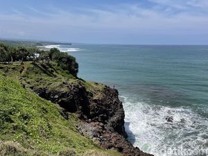 Puncak Guha Bungbulang, Mirip Uluwatu dan Broken Beach Nusa Penida Puncak Guha Bungbulang, Mirip Uluwatu dan Broken Beach Nusa Penida