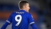 Jamie Vardy dua kali masuk dalam daftar ini. Pertama di musim 2020/2021, Vardy cuma sekali umpan sukses dari delapan percobaan selama 88 menit kontra Chelsea (menang 2-0) dan di musim 2018/2019 cuma sekali umpan sukses dariempat percobaan selama 87 menit kontra Arsenal (kalah 1-3) (Getty Images)