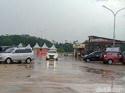 Hati-hati Genangan Lur! Tol Pekalongan Hujan Sore Ini