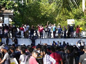 Krisis Ekonomi Merajalela, Mahasiswa Geruduk Rumah PM Sri Lanka