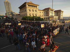 Petaka Krisis Ekonomi Bikin Rumah PM Sri Lanka Dikepung Mahasiswa