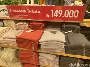 Uniqlo Gelar Sale, Ini Deretan Barang Diskon yang Bikin Pembeli Antre