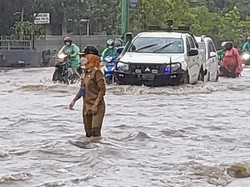 Diguyur Hujan Sejak Pagi, 29 Ruas Jalan di Samarinda Banjir