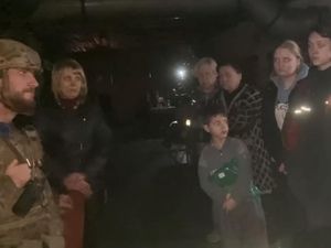 Sembunyi dari Rusia, Begini Kondisi Warga Ukraina di Pabrik Baja Azovstal