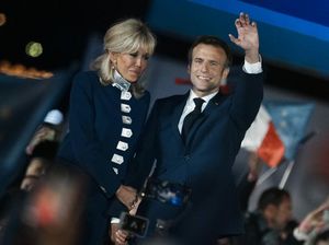 Senyum Kebahagiaan Macron Usai Pertahankan Kursi Presiden Prancis Senyum Kebahagiaan Macron Usai Pertahankan Kursi Presiden Prancis