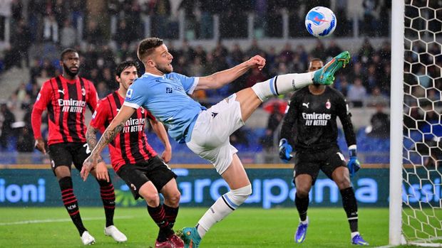 Soccer Football - Serie A - Lazio v AC Milan - Stadio Olimpico, Rome, Italy - April 24, 2022Lazio's Ciro Immobile in action REUTERS/Alberto Lingria