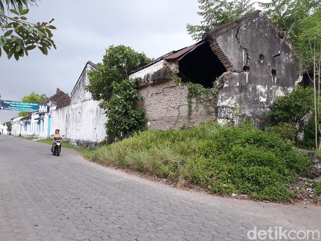 Tembok Ambrol Juga Terjadi di Keraton Solo, 4 Tahun Lebih Tak Ditangani
