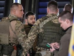 Temui Blinken, Zelensky Berharap AS Kirim Senjata Khusus