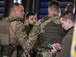 Temui Blinken, Zelensky Berharap AS Kirim Senjata Khusus