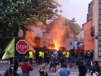 Tolak Kemenangan Macron, Warga Gelar Aksi Protes di Prancis