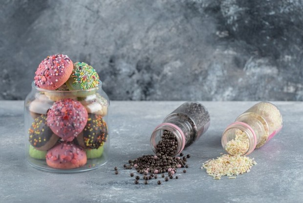 Mengirim hampers berupa makanan ringan atau barang dapat dijadikan opsi untuk introvert meminta maaf tanpa pusing memikirkan kata-kata.