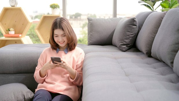 Minta maaf melalui chat bisa menjadi opsi untuk seorang introvert apabila tidak memiliki kesempatan bertatap muka.