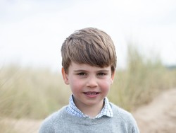 Gaya Pangeran Louis Rayakan Ultah Ke-4, Pakai Baju Rilisan 2017