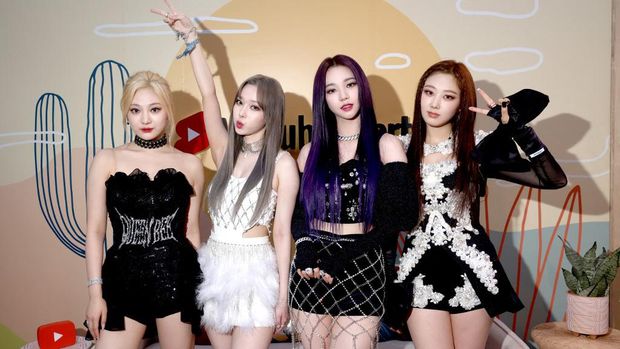 INDIO, CALIFORNIA - APRIL 23: (L-R) Ningning, Karina, Winter and Giselle of the South Korean girl group Aespa attend the YouTube Artist Lounge during Weekend 2 of Coachella 2022 at Empire Polo Club on April 23, 2022 in Indio, California.   Roger Kisby/Getty Images for YouTube/AFP (Photo by Roger Kisby / GETTY IMAGES NORTH AMERICA / Getty Images via AFP)