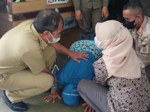 Lahan Dikuasai Pemkot, Warga di Makassar Bersujud-Menangis di Hadapan Danny Lahan Dikuasai Pemkot, Warga di Makassar Bersujud-Menangis di Hadapan Danny