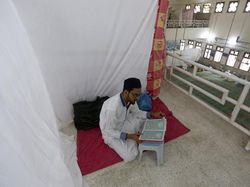 Warga Pakistan Khusyuk Iktikaf untuk Raih Lailatulqadar