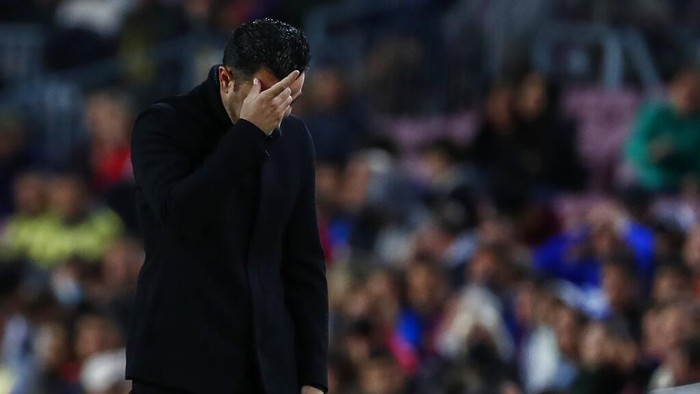 Barcelonas head coach Xavi Hernandez during the Spanish La Liga soccer match between FC Barcelona and Rayo Vallecano at the Camp Nou stadium in Barcelona, Spain, Sunday, April 24, 2022. (AP Photo/Joan Monfort)