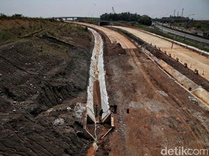 Pasokan Material Tol Jakarta-Cikampek II Dikebut Biar Cepat Rampung Pasokan Material Tol Jakarta-Cikampek II Dikebut Biar Cepat Rampung