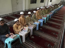 Gambaran Keutamaan Orang Berilmu Dibandingkan Orang Ahli Ibadah