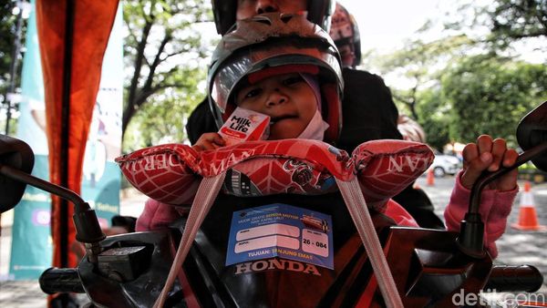 Antusias Warga Ikut Mudik Gratis Naik Kapal Laut