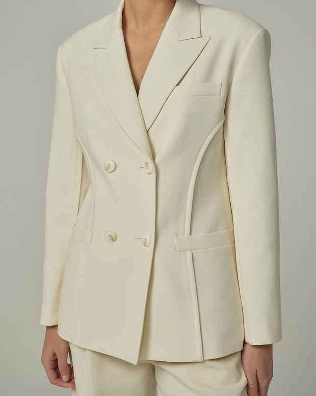 AVA MOLLI Peaked Double RVS JK in ivory