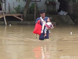 Sungai Cimacan-Cijengkol Meluap, Sejumlah Rumah Warga Subang Kebanjiran Sungai Cimacan-Cijengkol Meluap, Sejumlah Rumah Warga Subang Kebanjiran